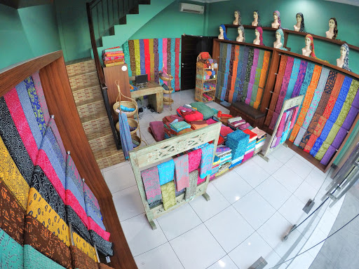 Azfin batik Sarongs Gallery Art Shop Bali