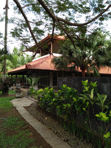 Saba Sanuk House
