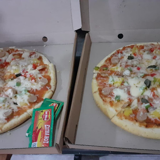 Pizza Pojok (Giri Puspa J-10)