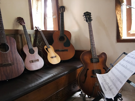 Virama Guitar & Ukulele Music Course