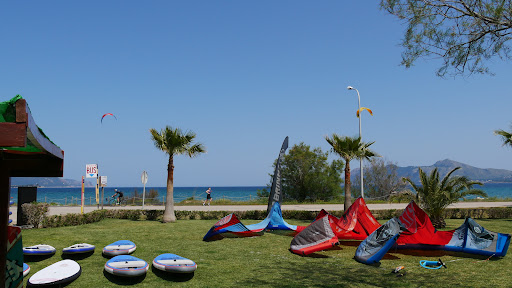Mallorca Kiteboarding. Kiteboarding, windsurfing, wingfoiling paddleboarding center.