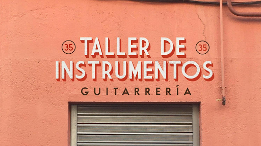 Taller de instrumentos Urdiain Guitars
