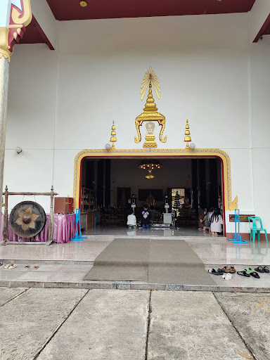 Phra Thong Temple (Храм Ват Пхра Тхонг)