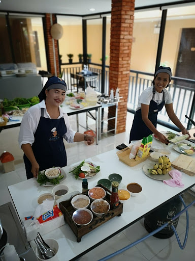 Aree's Thai Cooking Academy