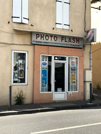 Photo flash