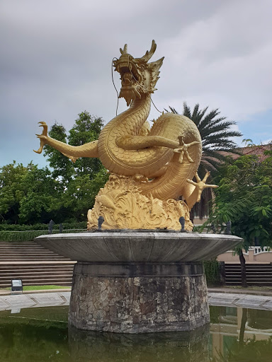 Hai Leng Ong Statue (Golden Dragon Monument)