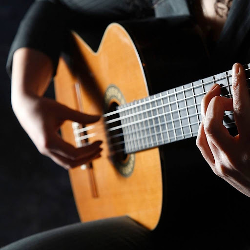 Classical Guitar Salon for private Lessons