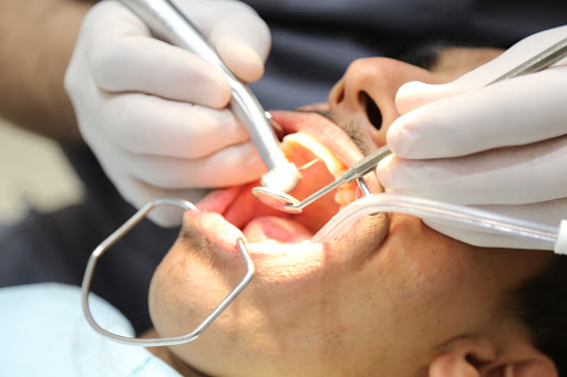 مجمع الدكتورمحمد الحميدي لطب وتقويم الأسنان