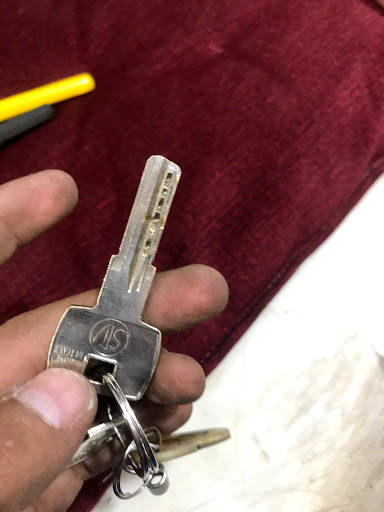 مفتاح الامل لنسخ وبرمجه مفاتيح سيارات
