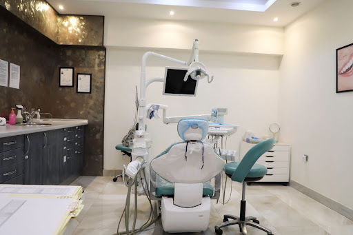 عيادات جذور الأسنان RootsDentlClinics