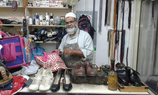 مؤسسة محمد بن فضل بن غني شاه للصيانه Mohammed bin fazal Bin shah . shoe & Bags Repair shop