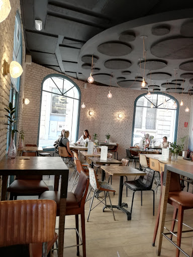 La Clandestina Bistro & Cafe