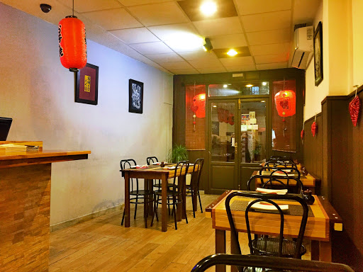 Restaurante asiático "Totoro Sushi"