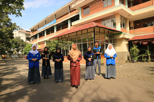 Sekolah Menengah Kejuruan (SMK) Plus Al-Aitaam