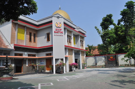 Sekolah Menengah Pertama Batik Program Khusus Surakarta