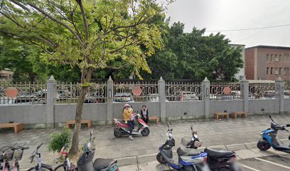 國立華僑中學教師停車場