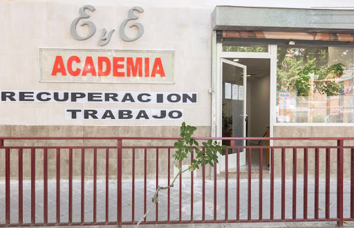 Academia Aluche. Centro de educación y estudios E y E