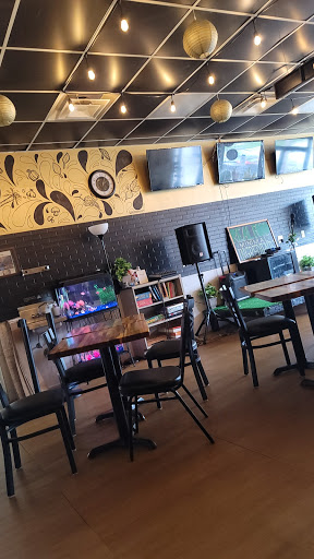 TRI Lounge & Cafe