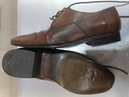 Reparación de calzado en el acto, duplicado de llaves . Antonio