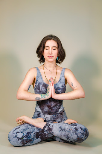 Circe Bloom Healing: Personal Trainer, Yoga Instructor, Mindfulness & Meditation Coach, Thai Massage & Reiki Practitioner, Artist, Ayurvedic Nutrition & Lifestyle Coaching