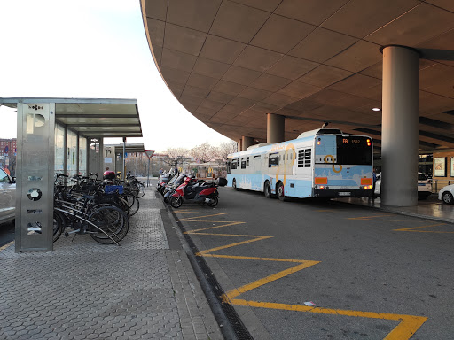Parada De Autobus Al Aeropuerto En Estacion De Santa Justa