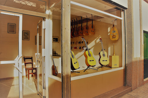 F. Solís. Academia y venta de guitarras artesanas