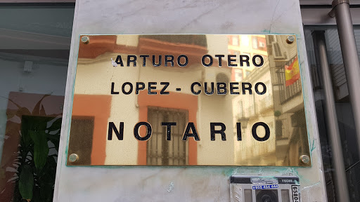 Notario D. Arturo Otero López-Cubero