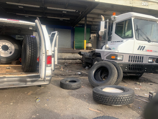 Genaro and son truck tire repair