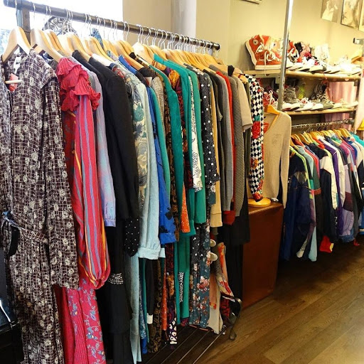 Quint Vintage & Actual second hand clothing