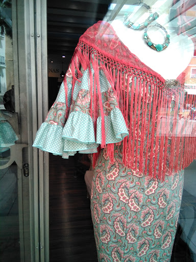 Tienda de Trajes de Flamenca en Málaga - GITANAS