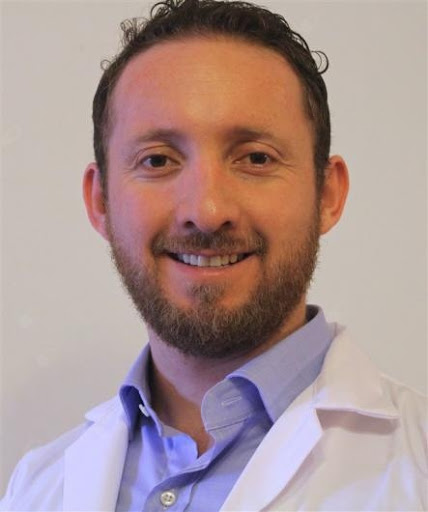 Daniel Pinos Galindo, Cirujano oral y maxilofacial