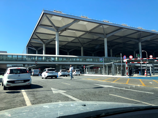 [P] Parking Preferente Llegadas Aeropuerto de Málaga-Costa del Sol