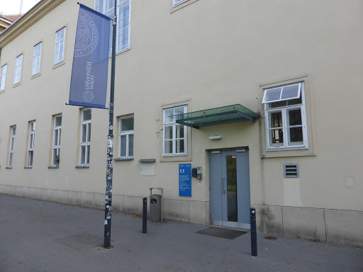 Vienna Center for Experimental Economics - Laboratory