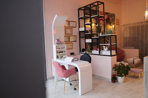 Ebru Eke Beauty Make Up-Nail Art Studio Manikür & Pedikür Salonu