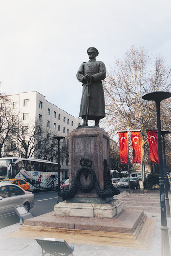 Mareşal Atatürk Anıtı