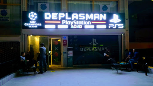 DEPLASMAN PLAYSTATION CAFE