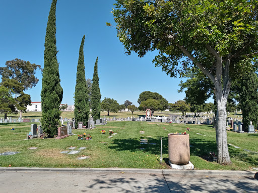 Holy Cross Cemetery & Mausoleum