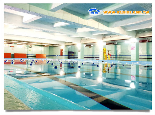 日本伊藤萬游泳學校(新北景新校)
