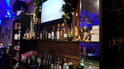 ONE 9 bar-美式酒吧 歡唱遊樂推薦 無限暢飲 手足球台 打飛鏢機 慶生派對 工商聚會 求婚婚後派對