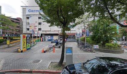 家樂福三民店停車場