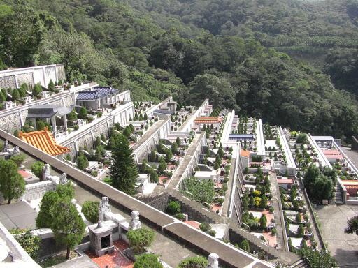 龍泉墓園