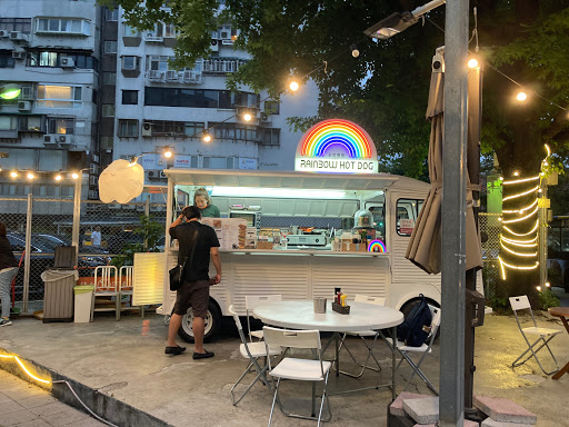彩虹熱狗餐車