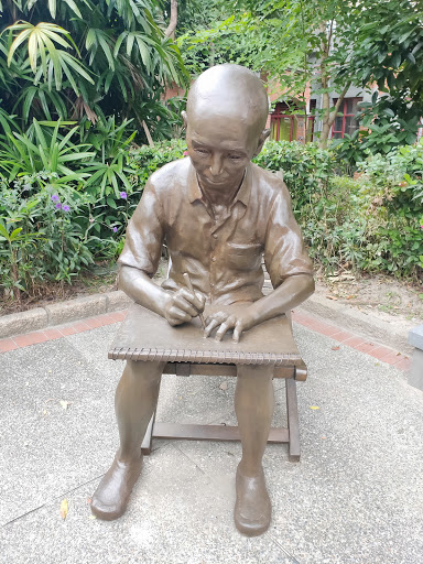 李臨秋雕塑
