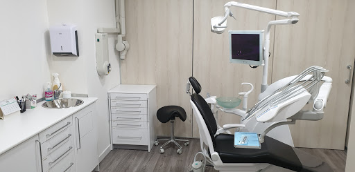Bernal Dental Clinic - Clínica Dental en L'Hospitalet del Llobregat