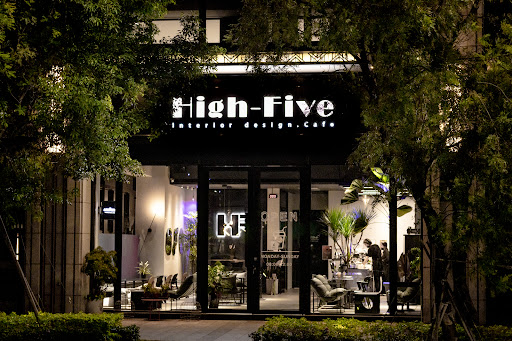 High five Café/bar