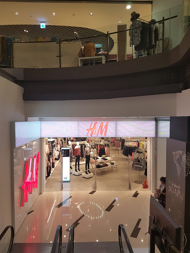 H&M 大魯閣新時代店