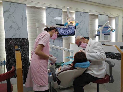 雲康牙醫診所 台中植牙牙科 活動假牙贋復 牙齒矯正美學