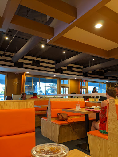 Mikami Bar & Revolving Sushi