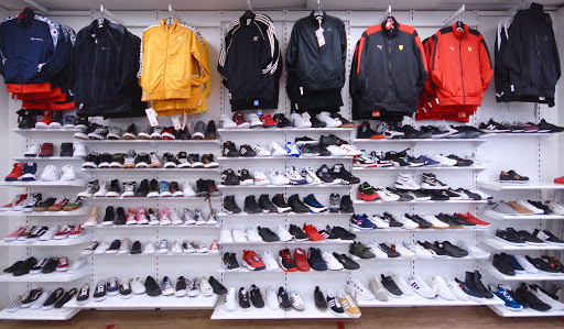 SPORTS UPTOWN - Chaussures / Vètements - Timberland / Vans / New Balance / Converse / Adidas / Sorel Boots - Jeans / Jackets