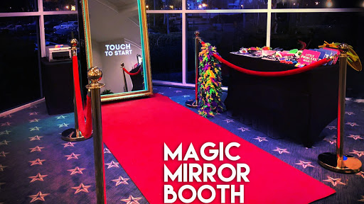 Magic Mirror Photo Booth Montreal / Miroir Magique Cabine Photo Montreal
